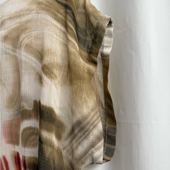 Stylish Women's Graphic Top - Picture 4 of 10